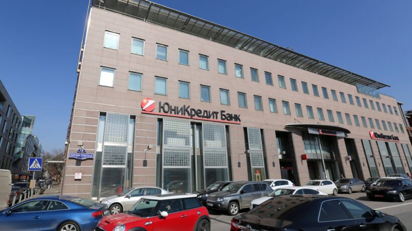 Unicredit paga l’effetto sanzioni. La filiale di Mosca denuncia Orcel