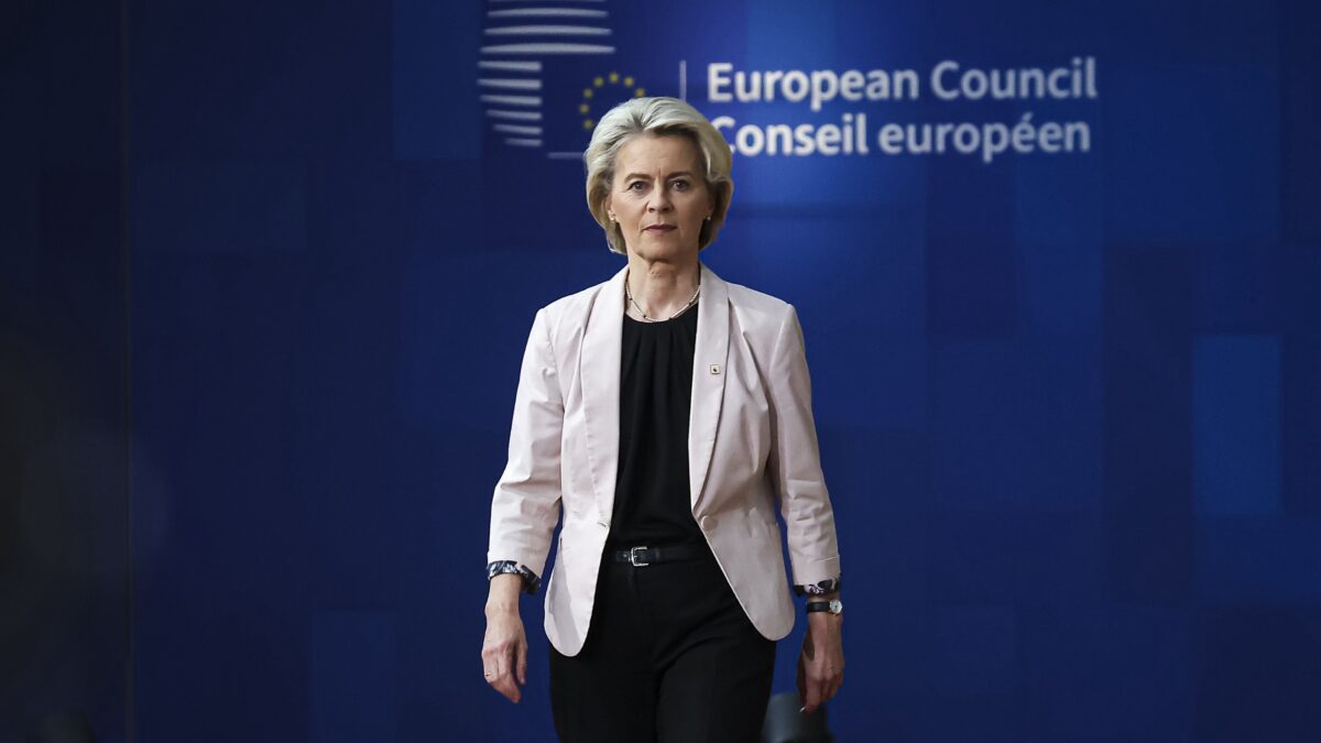 Dall’Ue fiumi di soldi a quotidiani e tv per coprire di bava Ursula e colleghi