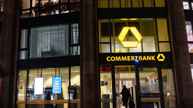 Commerz taglia 3.900 dipendenti pur di fermare l’assalto di Unicredit