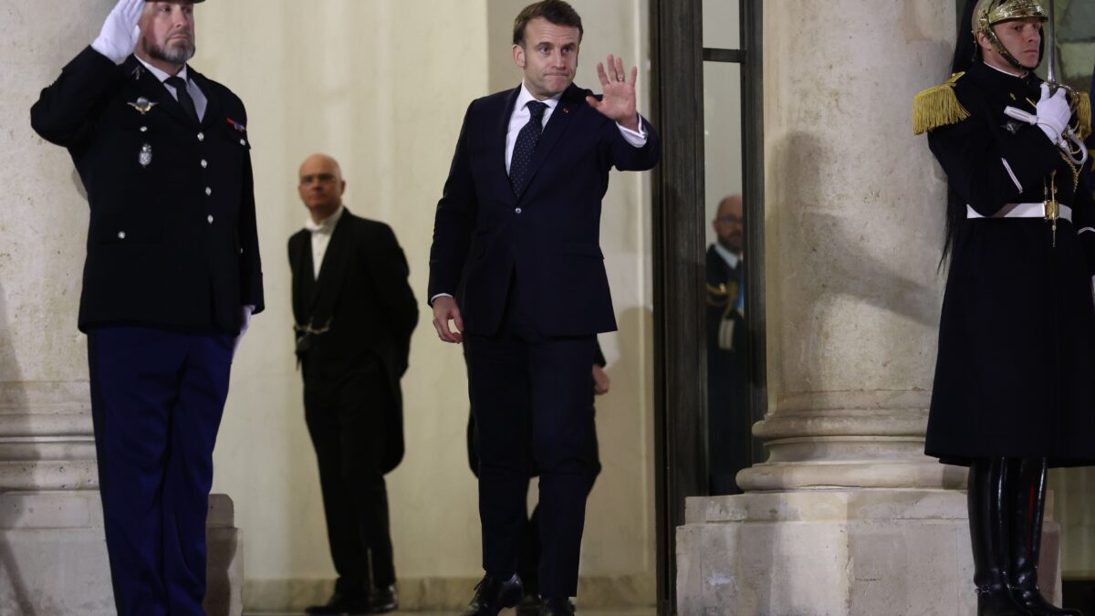 Eurofiasco al vertice di Macron. Nessun accordo su armi e truppe