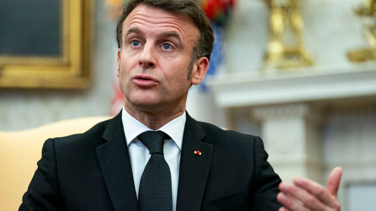 Il governo a Macron: in Ucraina vacci tu