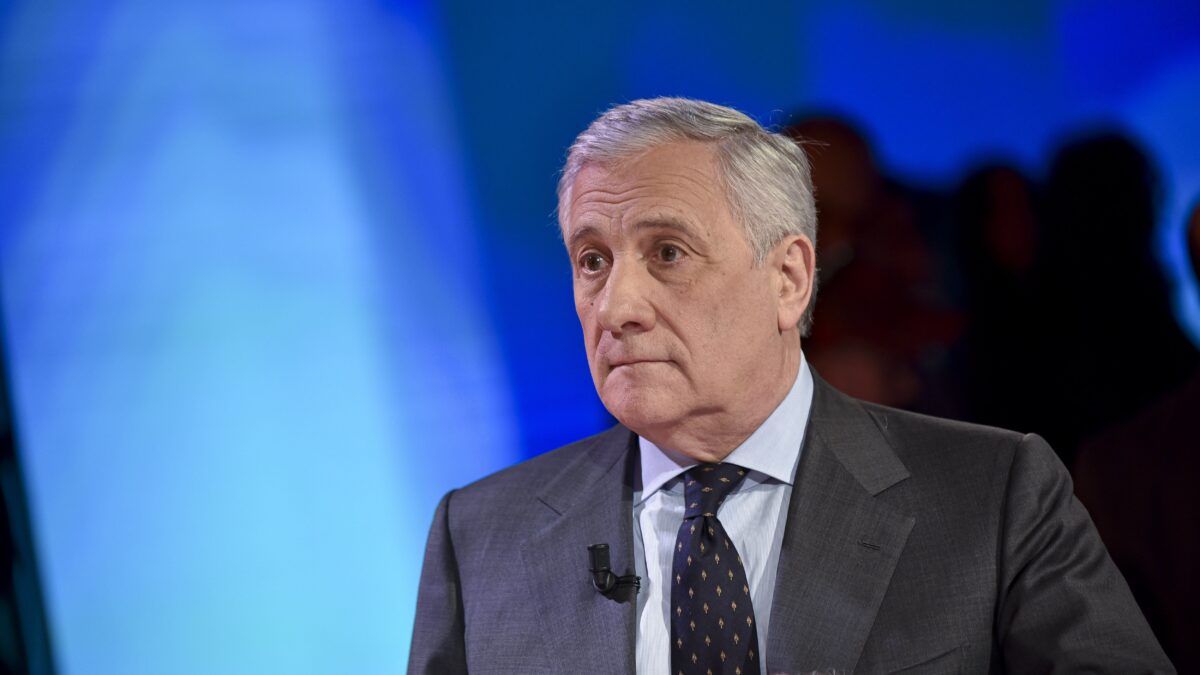 Italia denunciata alla Cpi per Almasri. Tajani: «Bisogna indagare la Corte»
