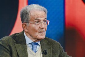 Rispunta pure Prodi per avvertirci di non esagerare con la democrazia