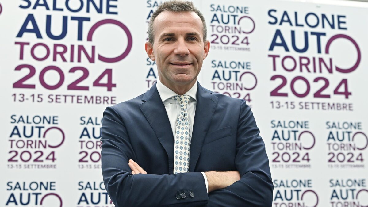 «Le case di automobili tornano a produrre anche i motori termici»