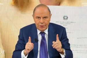 Pure Vespa nel mirino di Pd e M5s
