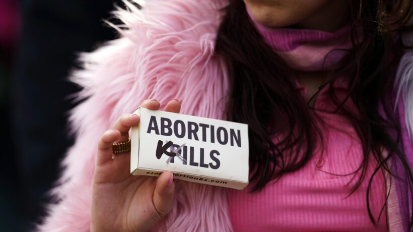 Basta aborto gratis: chi lo vuole, se lo paghi