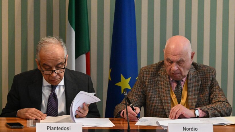Nordio e Piantedosi in Aula per Almasri. E il Pd strilla a vuoto sulla diretta Rai