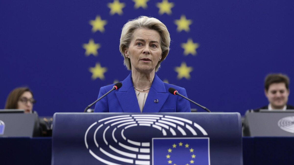 Ursula si scherma: cancellare le chat (anche con Pfizer) sarà obbligatorio