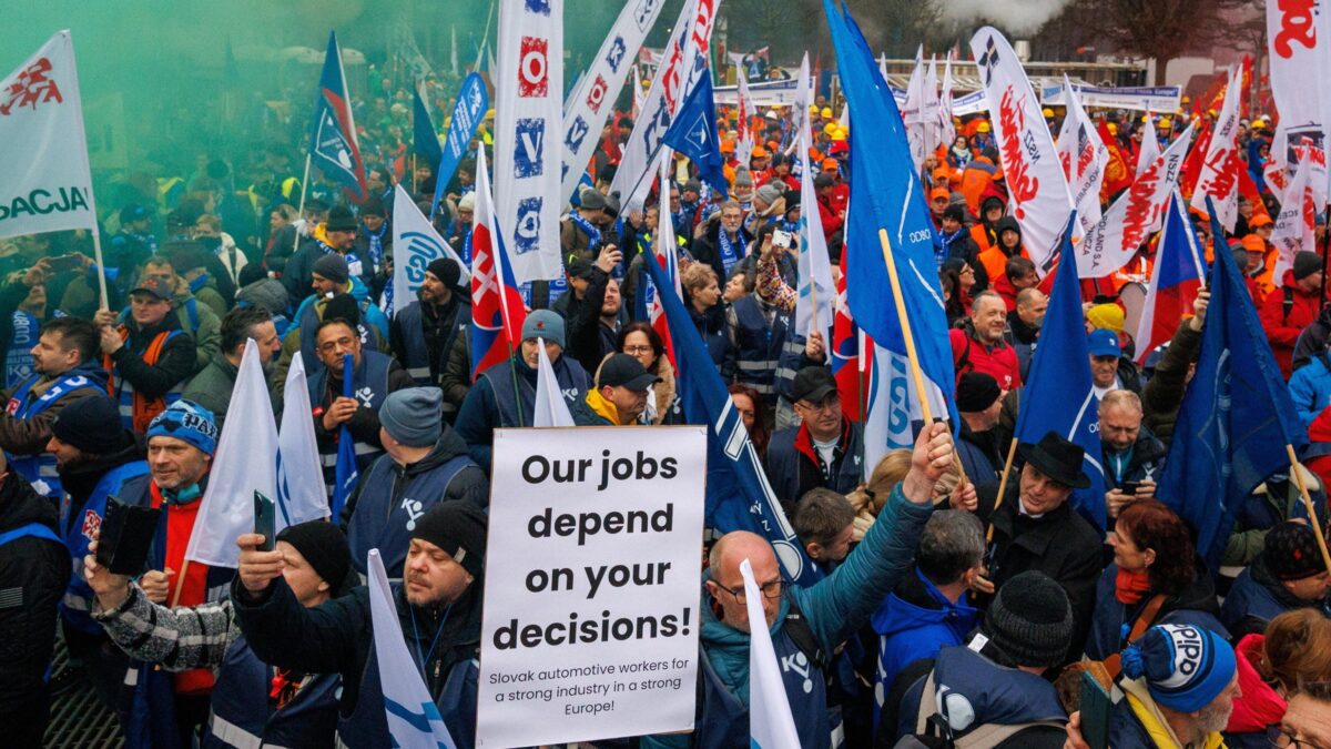 La sinistra manifesta contro il suo Green deal