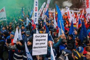 La sinistra manifesta contro il suo Green deal
