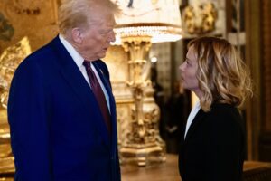 Sinistra bipolare sul governo filoamericano