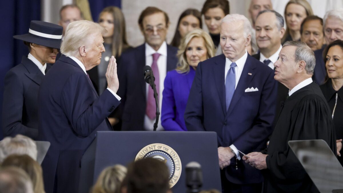 The Donald si vendica di Biden: non avrà accesso a dati segreti. Sudafrica sanzionato