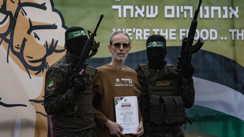 Nuovo show di Hamas. Libera tre ostaggi, indebolisce la tregua e avverte gli Usa