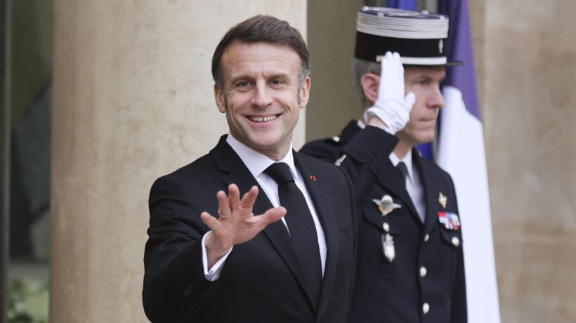 Mentre Macron fa il galletto sull’Ia Urso chiede la testa del suo ad in Stm