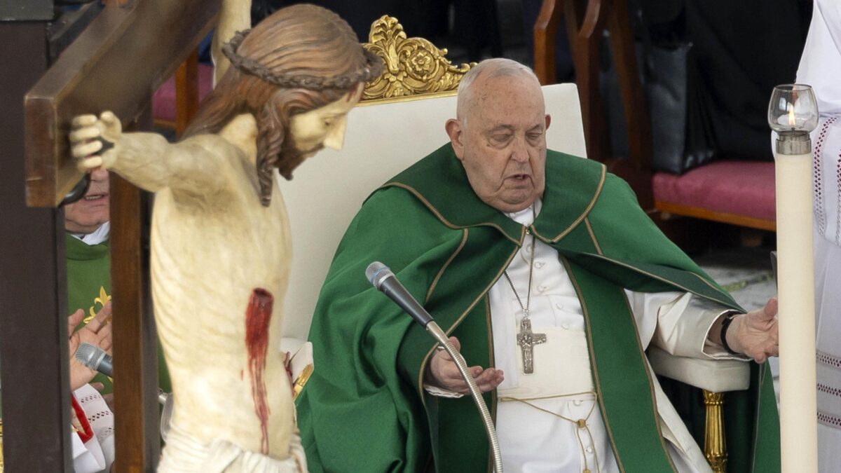 Il quadro clinico di Bergoglio è peggiorato ancora: polmonite bilaterale