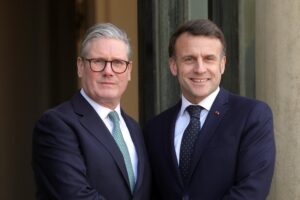 Secondo vertice fuffa di Macron. E Donald convoca lui e Starmer