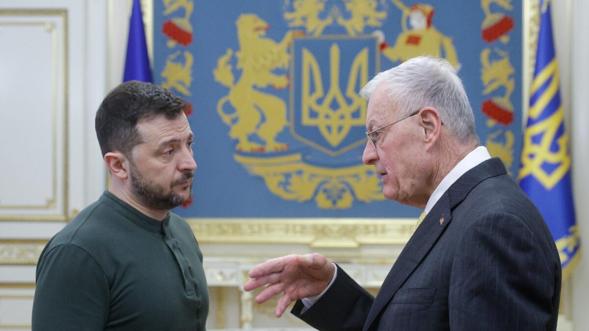 Washington striglia Zelensky e lui si riallinea: «Pronti a firmare l’intesa con gli Usa»