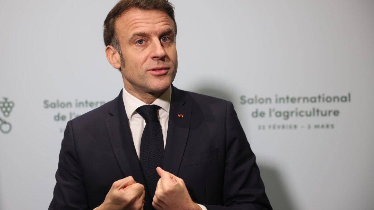 I giudici francesi spengono il canale del presentatore sgradito a Macron