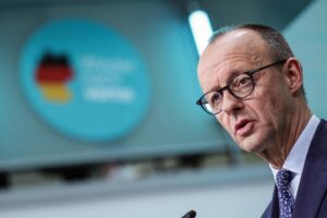 Merz cambia già idea sul freno al debito e valuta di lasciare gli Interni alla Spd