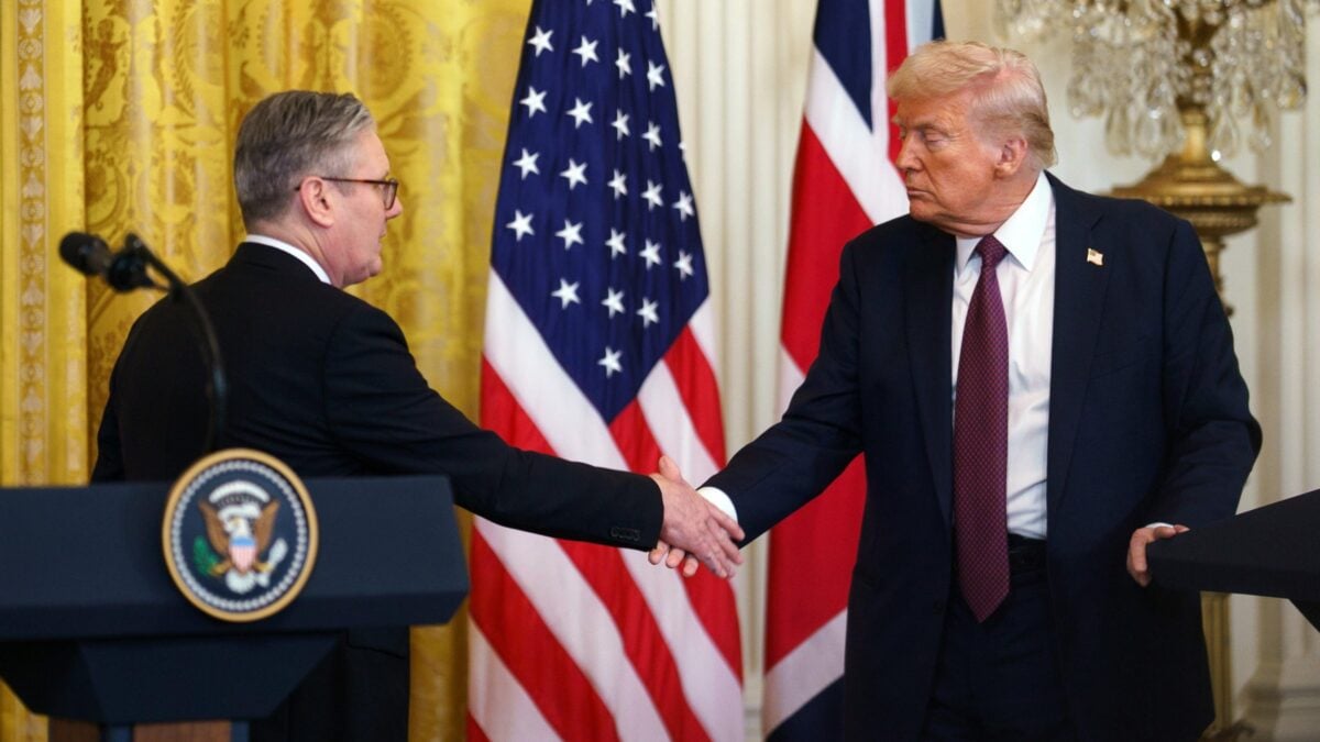 Ucraina, Starmer ora sposa la linea Trump: «Ha cambiato rotta»