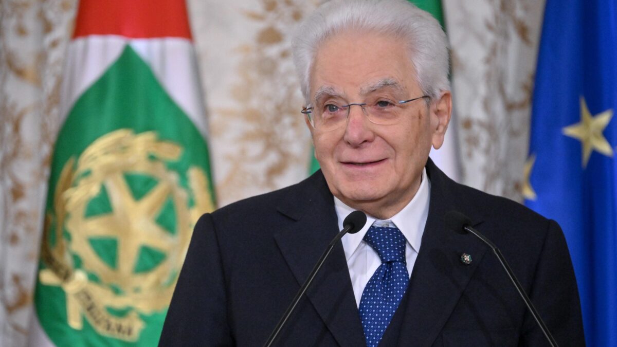 I corazzieri della stampa scivolano sulle colate di bava per Mattarella