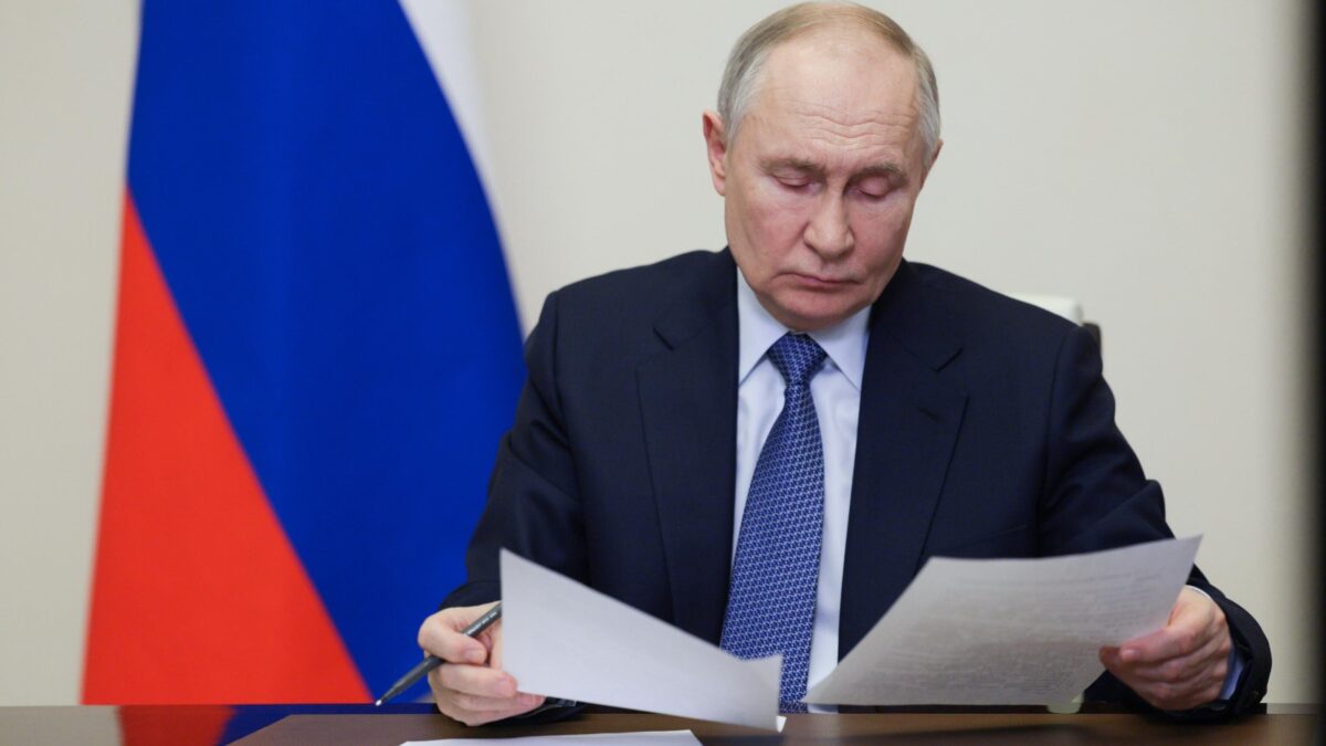 Putin invita Trump: «Sempre benvenuto». Gli Usa vogliono la pace entro Pasqua