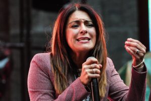 La gara delle vedove la vince la Picierno