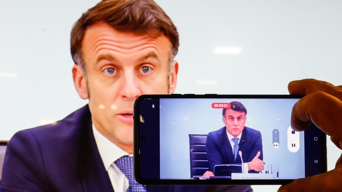 Macron prova a tenere insieme l’Ue