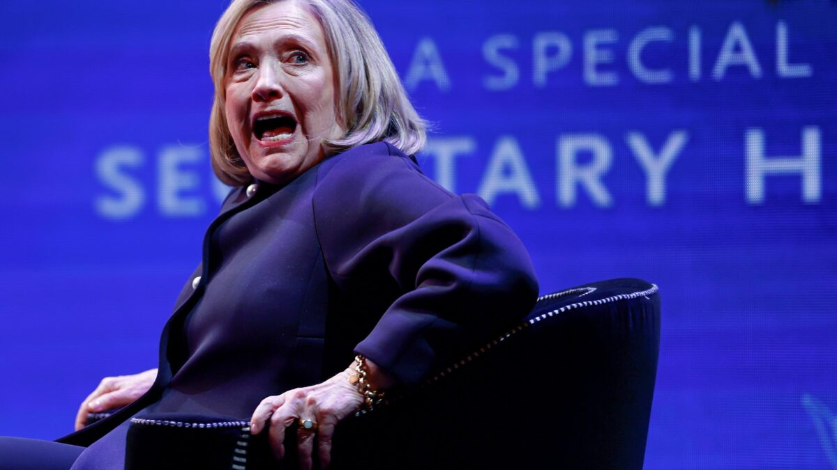 Hillary non ride più: senza Usaid addio a finanziamenti e agganci