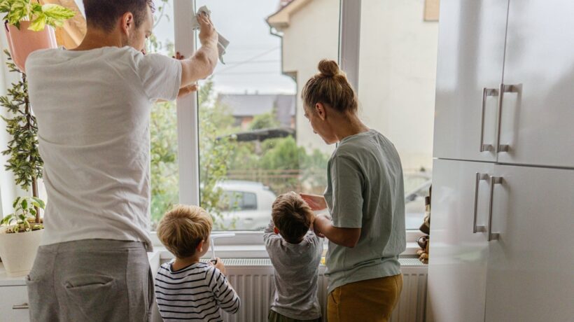 Certo che la famiglia naturale esiste. Le prove? Madri, padri, figli e fratelli