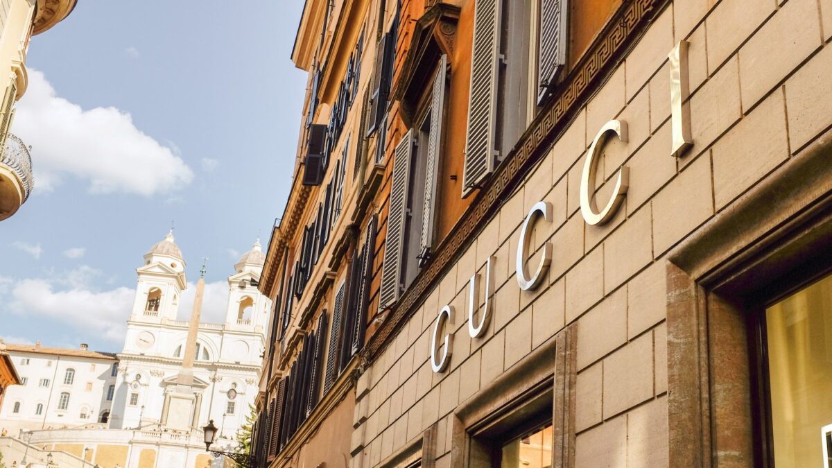 Kering deprime le vendite di Gucci e fa la furbetta con il Fisco italiano