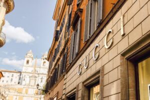 Kering deprime le vendite di Gucci e fa la furbetta con il Fisco italiano