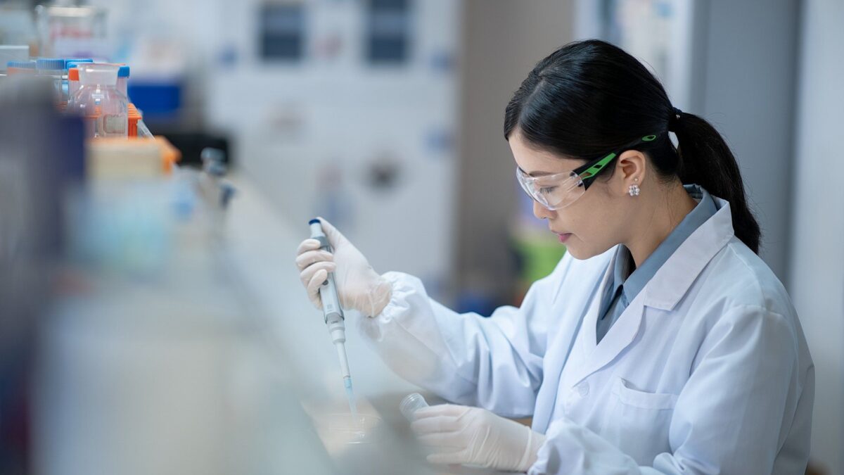 Altri esperimenti a Wuhan: «batwoman» annuncia un nuovo virus dei pipistrelli
