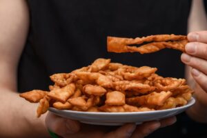 Cenci, frappe, bugie, lattughe e cioffi. A Carnevale ogni… chiacchiera vale