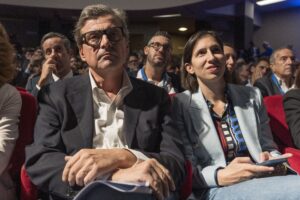 Pro e anti Ue, pacifisti e guerrafondai. Tutti in piazza appassionatamente
