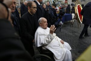 Un giorno senza crisi per Francesco. «Condizioni stabili» ma niente Angelus