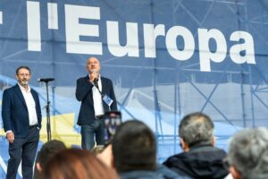 A Bisio, presentatore pro Ue della piazza di Serra, pagato pure l’albergo
