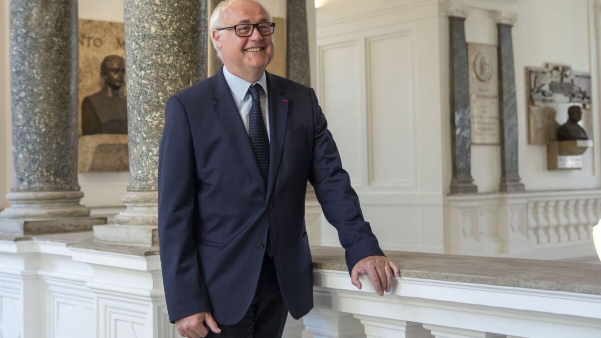 Chip e Borsa, Parigi vuol fregarci