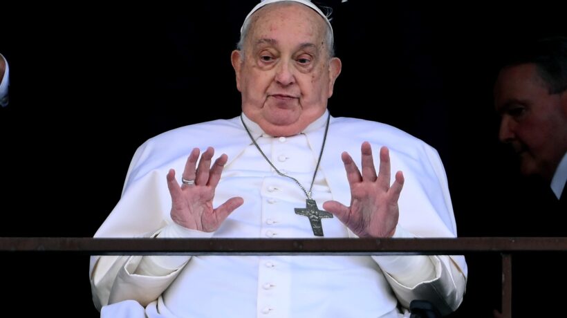 Il Papa torna a casa. «È provato», però già studia la riforma del futuro conclave
