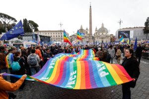 «Avvenire» rinnega Francesco e si converte al culto dei cannoni