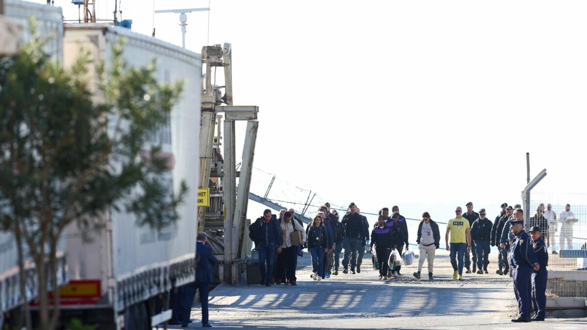 L’Ue sposa la linea italiana sui migranti: necessari hub e lista dei Paesi sicuri