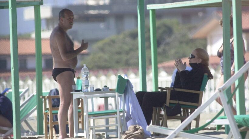 In Versilia con il marito Eugenio Quaini nel 2010 (Ansa)