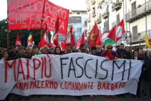 Questa memoria ci immobilizza. Restiamo prigionieri del Novecento
