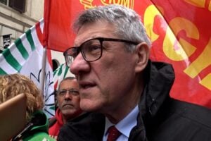 Salari a picco, ma Landini pensa a Ursula