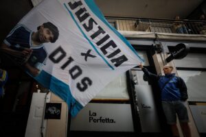 Morte Maradona, tutto lo staff medico a processo