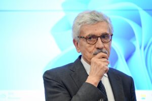 D’Alema ora fa lo 007 della domenica: flop con cinesi e brasiliani per conto di Kiev