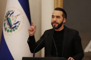 El Salvador, lo Stato-prigionesi rifà  l’immagine col presidente «cool»