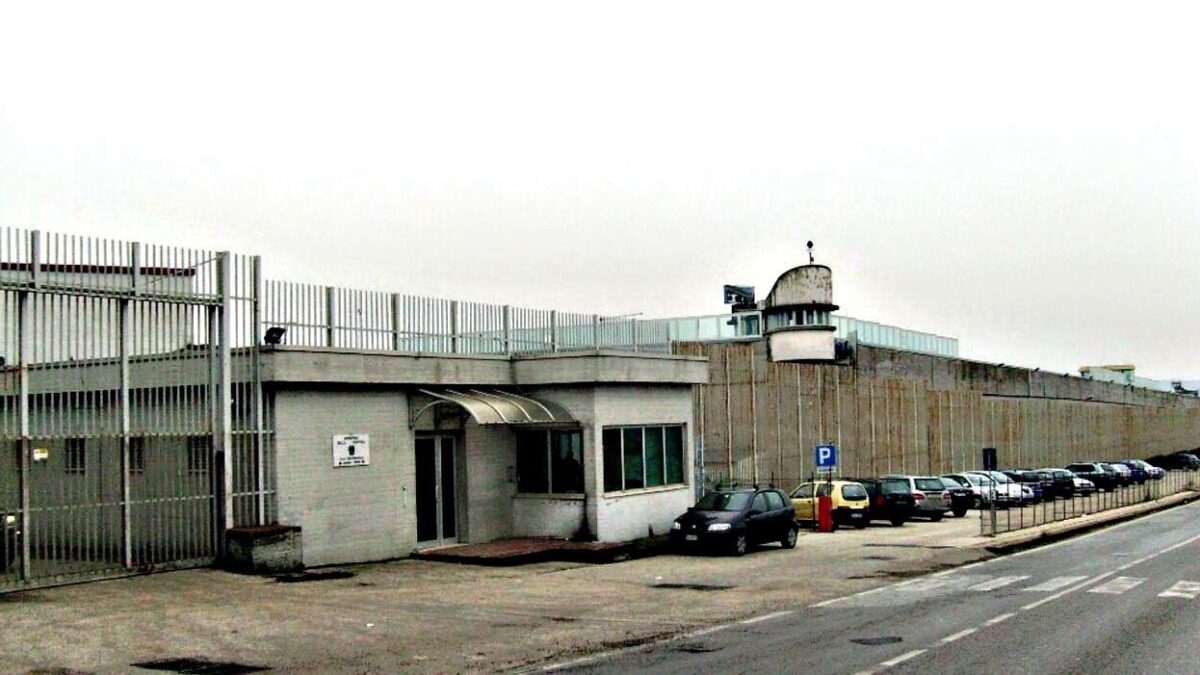Detenuti in rivolta ad Avellino, celle devastate
