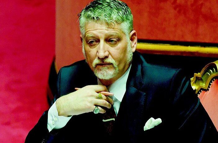 Giuli fa dietrofront sul cinema: «Rivedremo i criteri per i fondi»