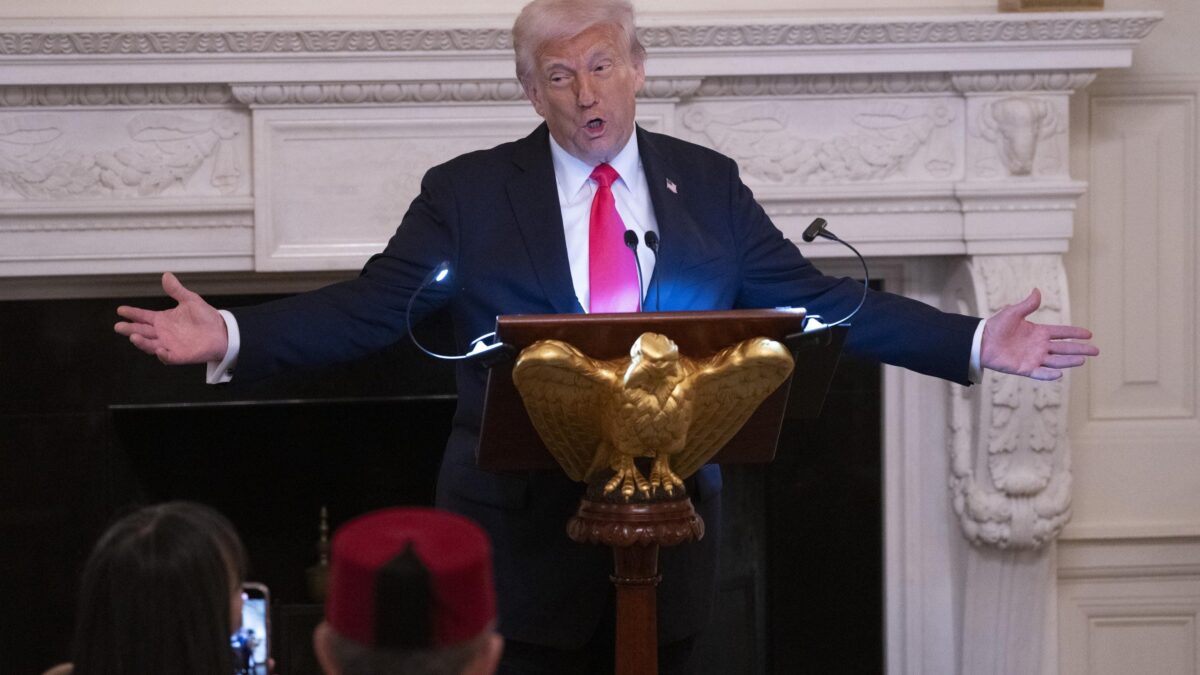 Trump fa la voce grossa con Putin: «Senza pace, dazi sul tuo petrolio»